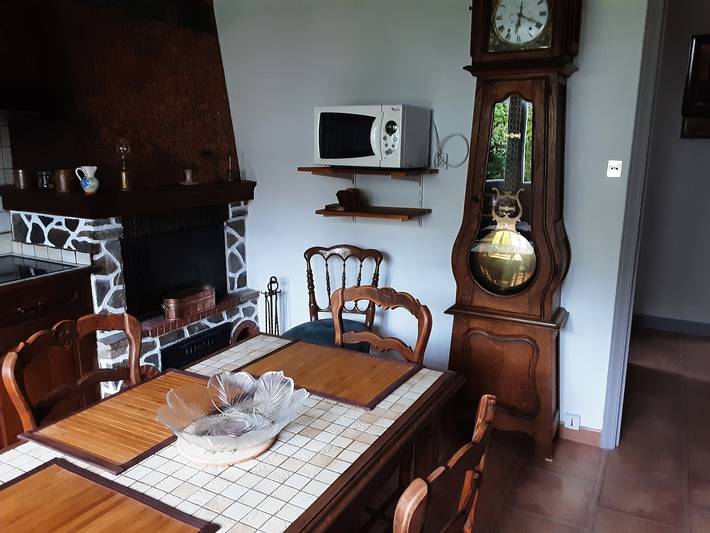 Maison de vacances 'Petite Maison Familiale' avec terrasse partagée, jardin privé et balcon in Guéret, Région de Guéret