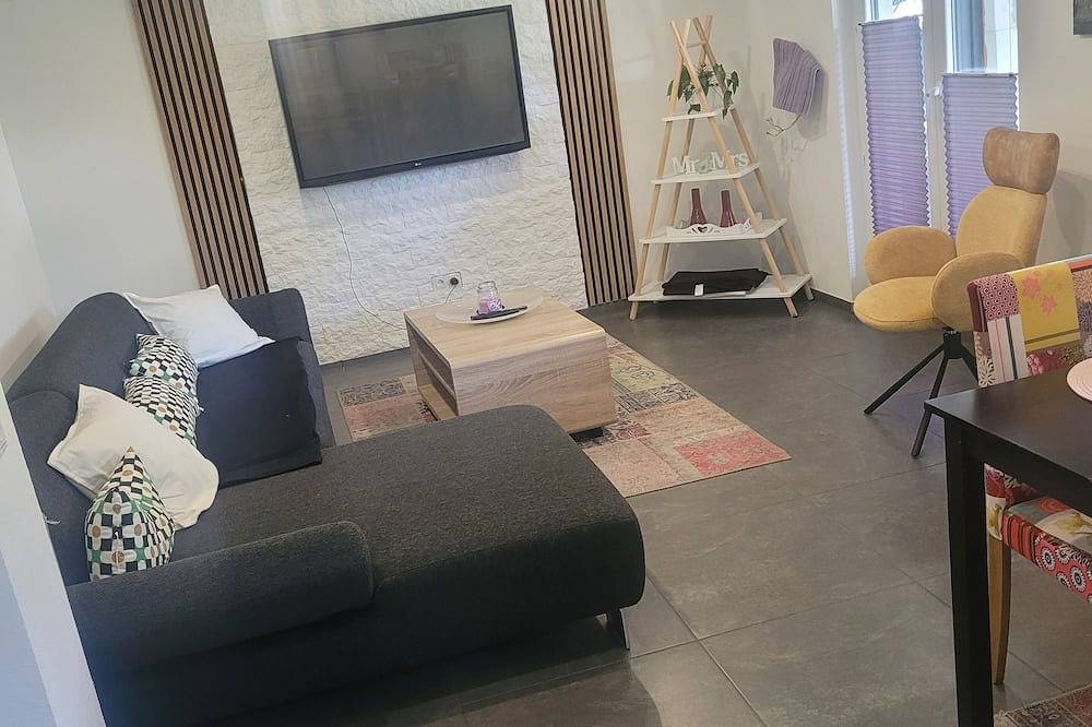 Ganze Wohnung, Schöne 2 Zimmer Einliegerwohnung mit Blick auf die Burg Hohenzollern in Hechingen, Neckar-Alb