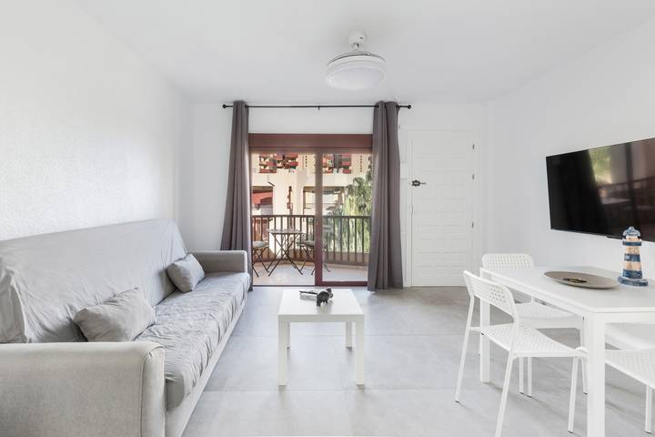 Entire apartment, Apartment 'Tu Paraíso En La Manga' with Sea View, Shared Pool and Private Terrace in Playa El Arenal/Playa Pedrucho (La Manga), San Javier