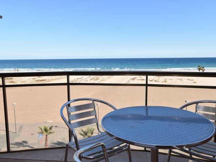 Ferienwohnung für 6 Personen, mit Balkon und Terrasse sowie Garten und Kinderpool