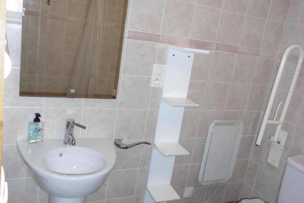 Stay In Farm Basque Done in Jatxou, Bayonne region