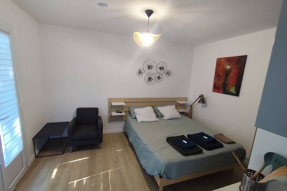 Apartamento entero, Studio with garden and pool in Caissargues, Region de Nimes