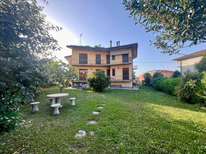 Geheel appartement, Kamer 'Art Rooms - Kandinskij' met privéterras, draadloos internet en airconditioning in Arezzo, Provincie Arezzo