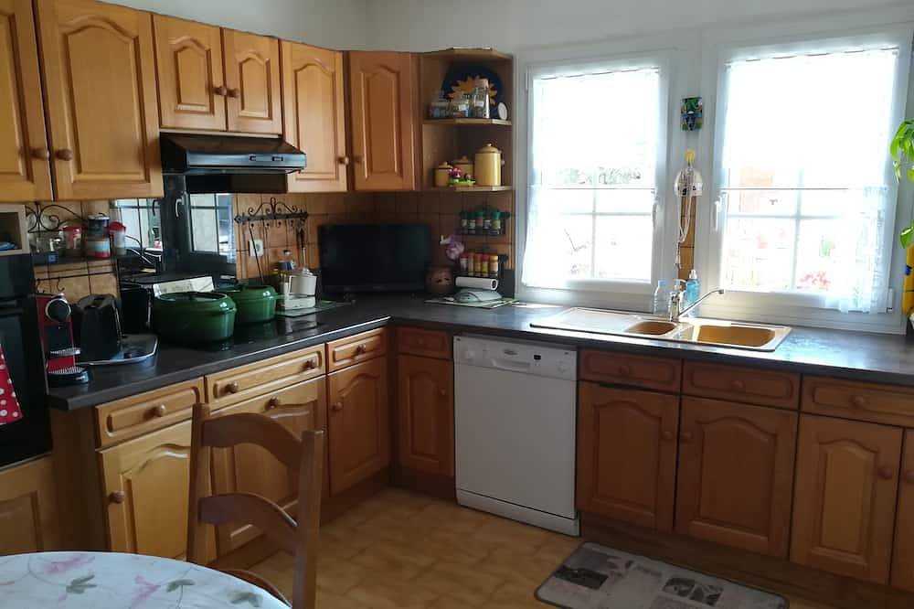 South villa with pool in Châteauneuf-les-Martigues, Istres region