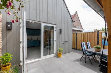 Strandhaus für 4 Personen, mit Balkon/Terrasse und Terrasse in Westkapelle