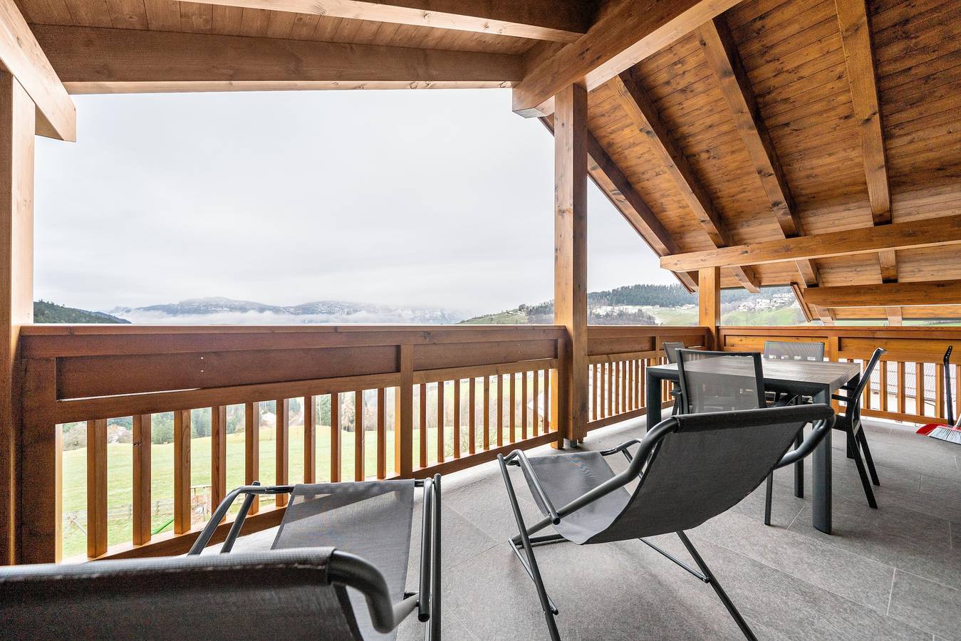 Ganze Wohnung, Ferienwohnung 'Parliflhof Apt Laugenblick' mit Bergblick, Gemeinschaftsgarten und Wlan in Mölten, Sarntaler Alpen