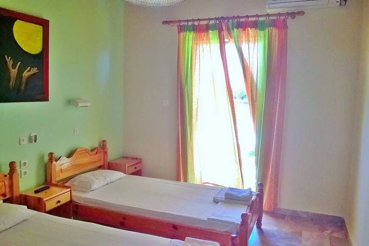 Location de vacances pour 5 personnes, avec jardin ainsi que terrasse et piscine dans Kavos - 2