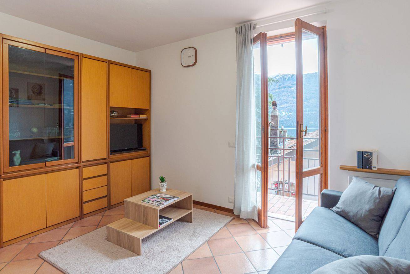 Hel leilighet, Maison Laghée-Bright Apt with balcony, Lake view! in Carate Urio, Comosjøen