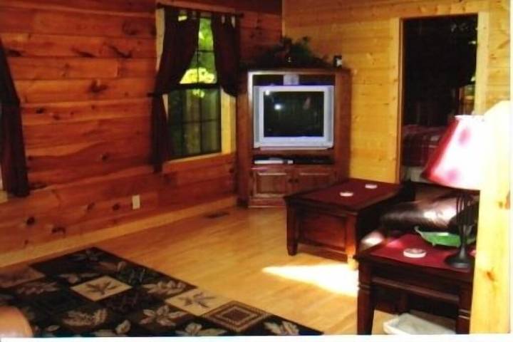 Log cabin for 9 people, with terrace in Lake Cumberland