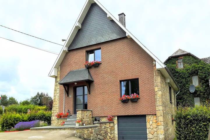 Location de vacances pour 9 personnes, avec Balcon/Terrasse et Jardin dans Sourbrodt