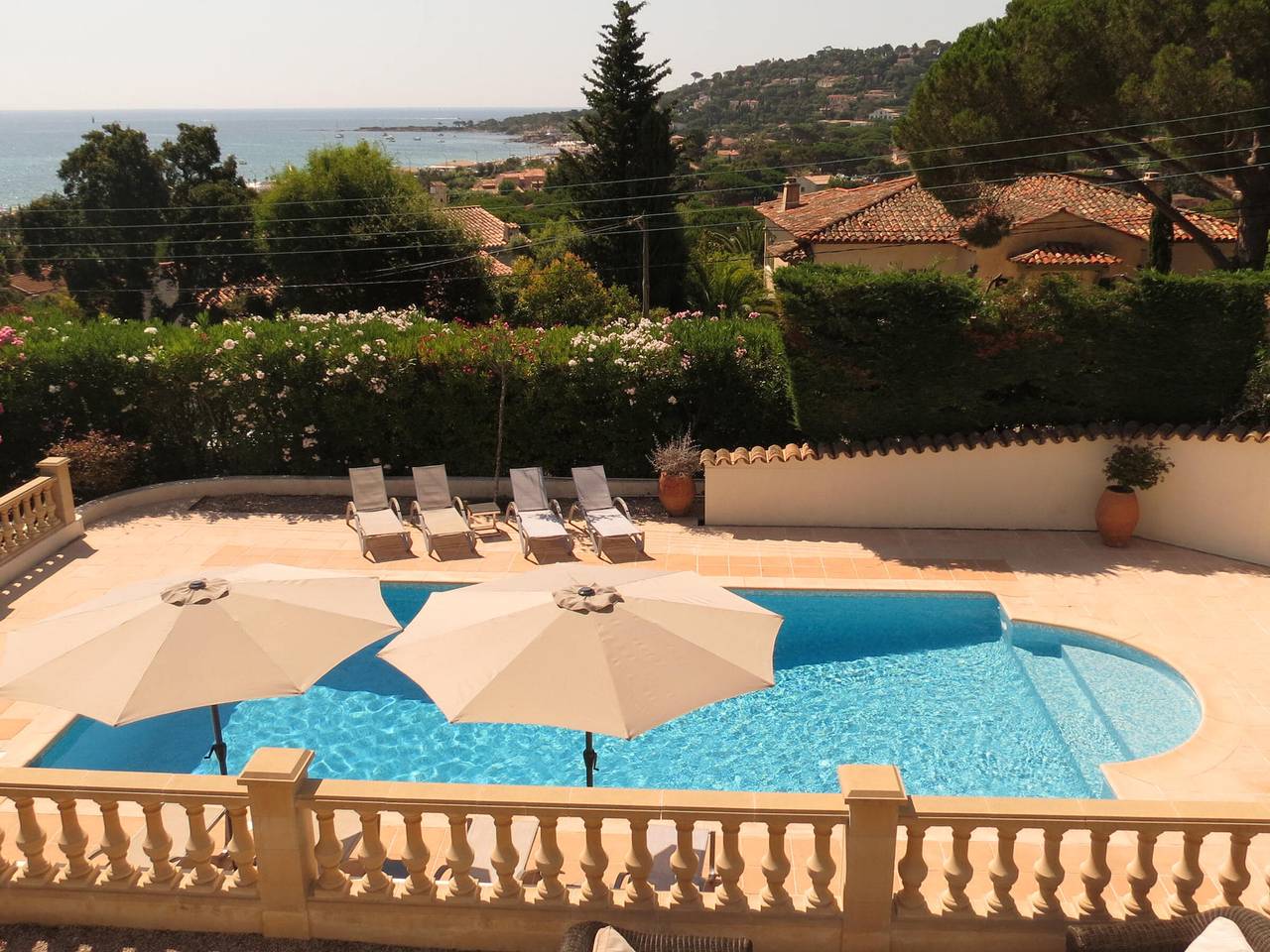 Villa spacieuse avec piscine privée et climatisation à Sainte-Maxime, idéale pour 10 personnes in La Nartelle, Sainte-Maxime