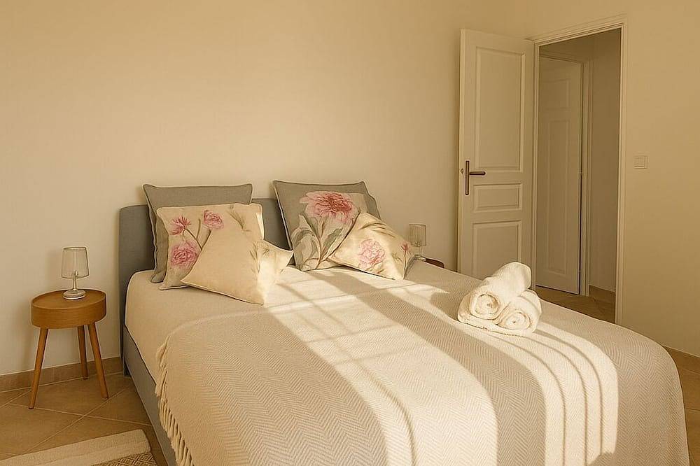 La maison du cerisier Wifi, ideal Family, pets welcome! in Manosque, Parc naturel régional du Luberon