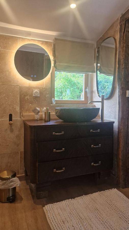 Location de vacances pour 2 personnes, avec vue sur le lac ainsi que vue et jardin, animaux acceptés à Prouilly - 3