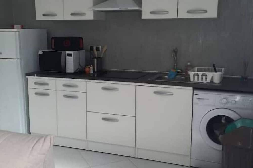Apartamento entero, Beau Studio Calme Avec Jardinet in Pessac, Región de Burdeos