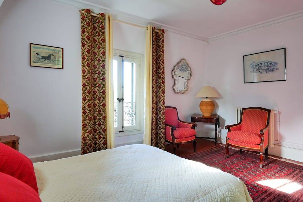 Apartamento entero, Apartment in a writer's house classified 2 stars in Sommières, Region de Nimes