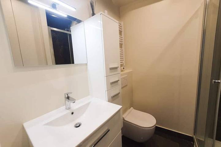 Appartement entier, Grand studio - plein centre ville - 300 m Rer A in Saint-Germain-en-Laye, Yvelines