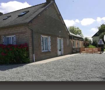 Location de vacances pour 10 personnes, avec terrasse à Matignon