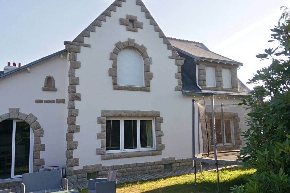 Maison Indépendante Centre Ville Jardin 8 Personnes 2 Kilomètres de la mer in Plozévet, Quimper region