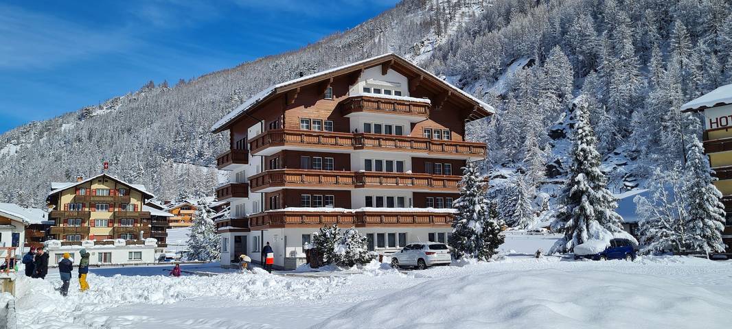 Ferienwohnung für 5 Personen, mit Balkon und Terrasse sowie Ausblick in Saas-Grund - 3