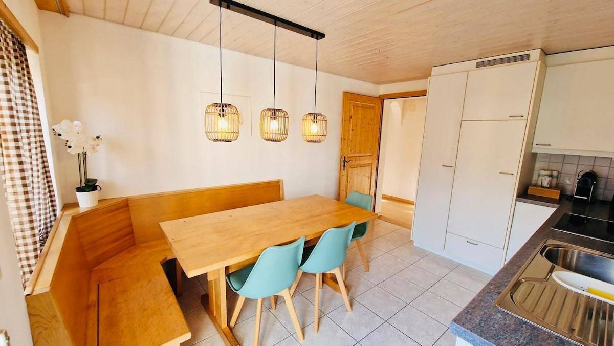 Ganze Wohnung, Three-Bedroom Apartment in Lumnezia, Alpenarena