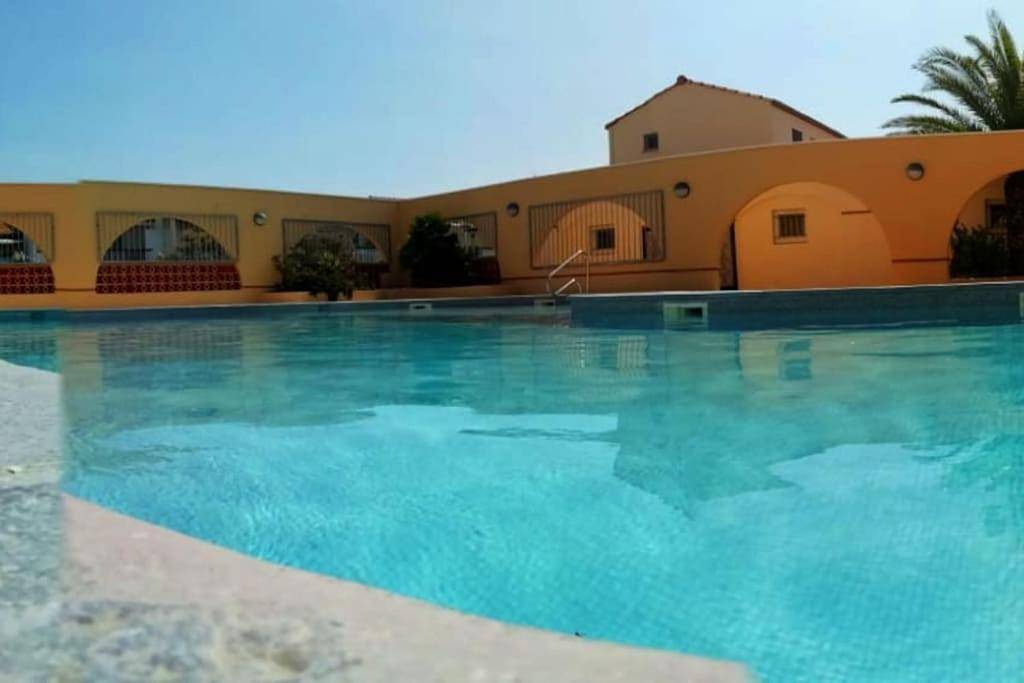 Appartement entier, Two-Bedroom Apartment in Frontignan, Côte méditerranéenne (France)
