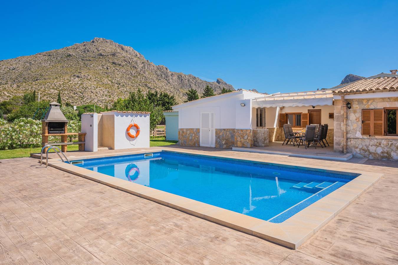 Ferienvilla 'Can Serra' mit privatem Pool, Blick auf die Berge, Terrasse und Garten in Port de Pollença, Pollença
