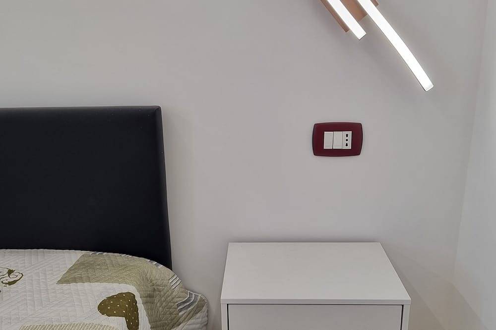 Appartamento intero, Newly renovated apartment with terrace, 5 minutes walk to the beach in Capo Passero, Portopalo di Capo Passero