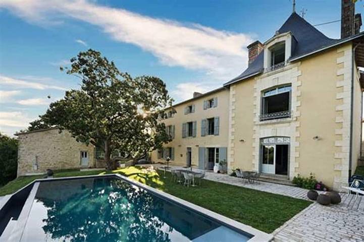 Location de vacances pour 14 personnes, avec jardin et terrasse à Azay-le-Brûlé