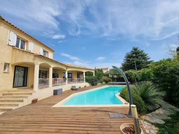 Cottage pour 10 personnes, avec terrasse et piscine à Vailhauquès