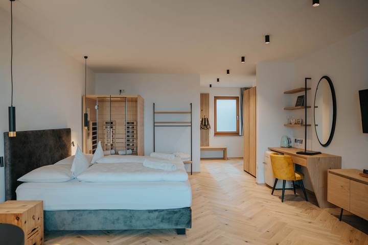 Ferienwohnung für 4 Personen, mit Whirlpool und Garten sowie Sauna im Dorf Tirol