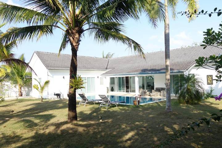 Villa pour 4 personnes, avec vue ainsi que piscine et jardin - 1