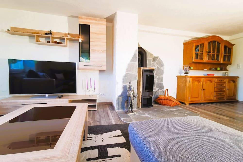 Ganze Wohnung, 77m² Ferienwohnung für bis zu 4 Personen mit traumhaften Talblick in Schönheide, Erzgebirge