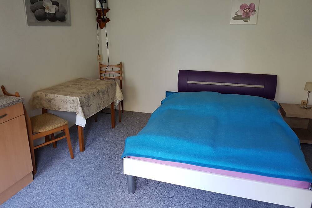 Kleiner, preiswerter Bungalow / Unterkunft in der Nähe v Berlin S-Bahn Anschluss in Zepernick, Panketal