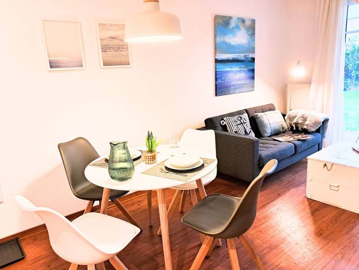 Ganze Wohnung, Maritime Gartenwohnung "Meerzeit" - nur 300m vom Strand / Wlan und Parkplatz in Kühlungsborn, Mecklenburgische Ostseeküste