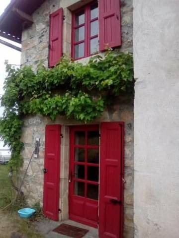 Gîte pour 4 personnes, avec jardin et terrasse à Malrevers