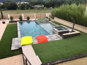 Chambre d’hôte pour 8 personnes, avec vue ainsi que jardin et piscine à Hérépian