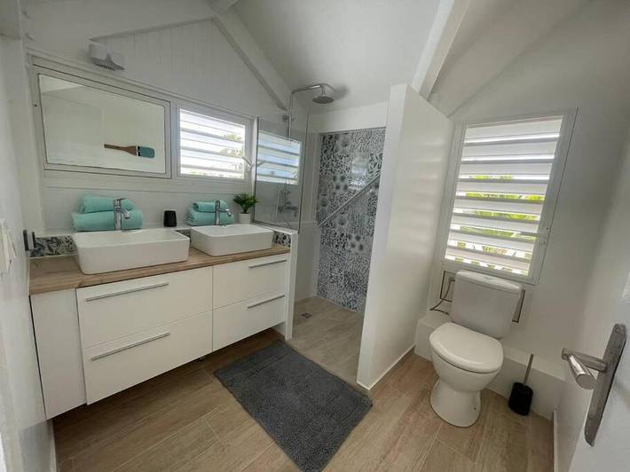 Gîte pour 2 personnes, avec vue et terrasse ainsi que piscine et jardin dans Nettlé Bay - 4