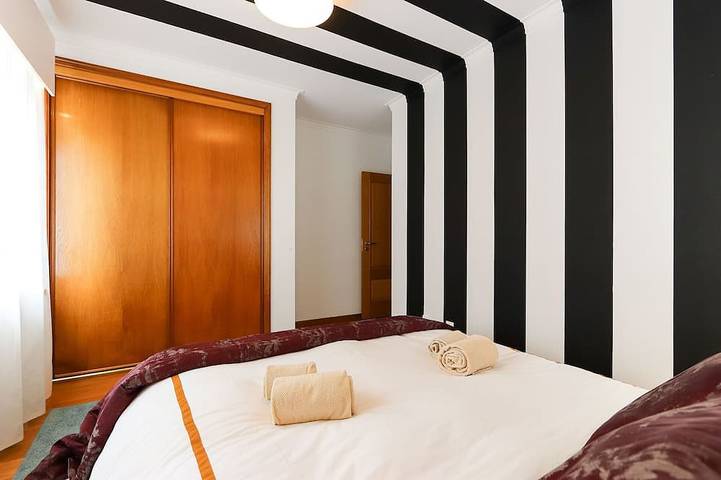 Luxurious & Modern central apt w / 4 rooms, private terrace and 2 parking spaces in Costa de Lisboa
