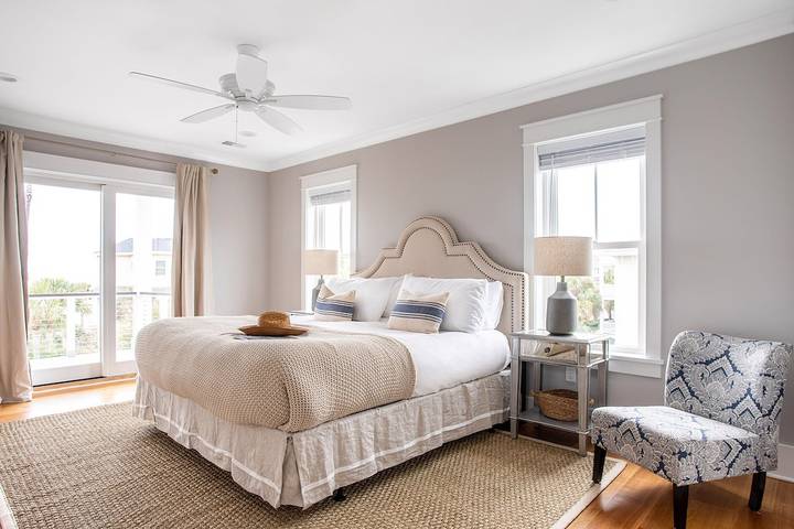 Vacation house for 12 people, with yard and balcony in Isle of Palms