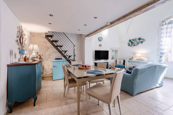 Entire apartment, Apartment 'La Chiave Di Philoxenia' with Private Terrace, Wi-Fi and Air Conditioning in Ostuni, Salento