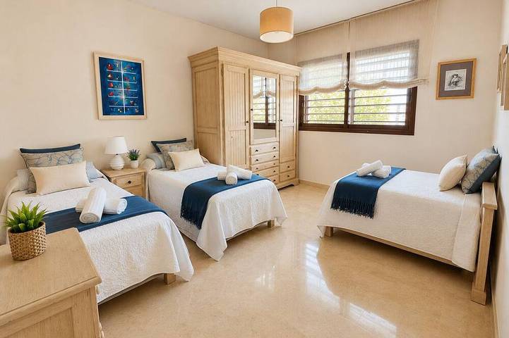 Lux Villa with Year-Round Heated Pool, beautiful outdoor space & Game Room in Montequinto, Dos Hermanas