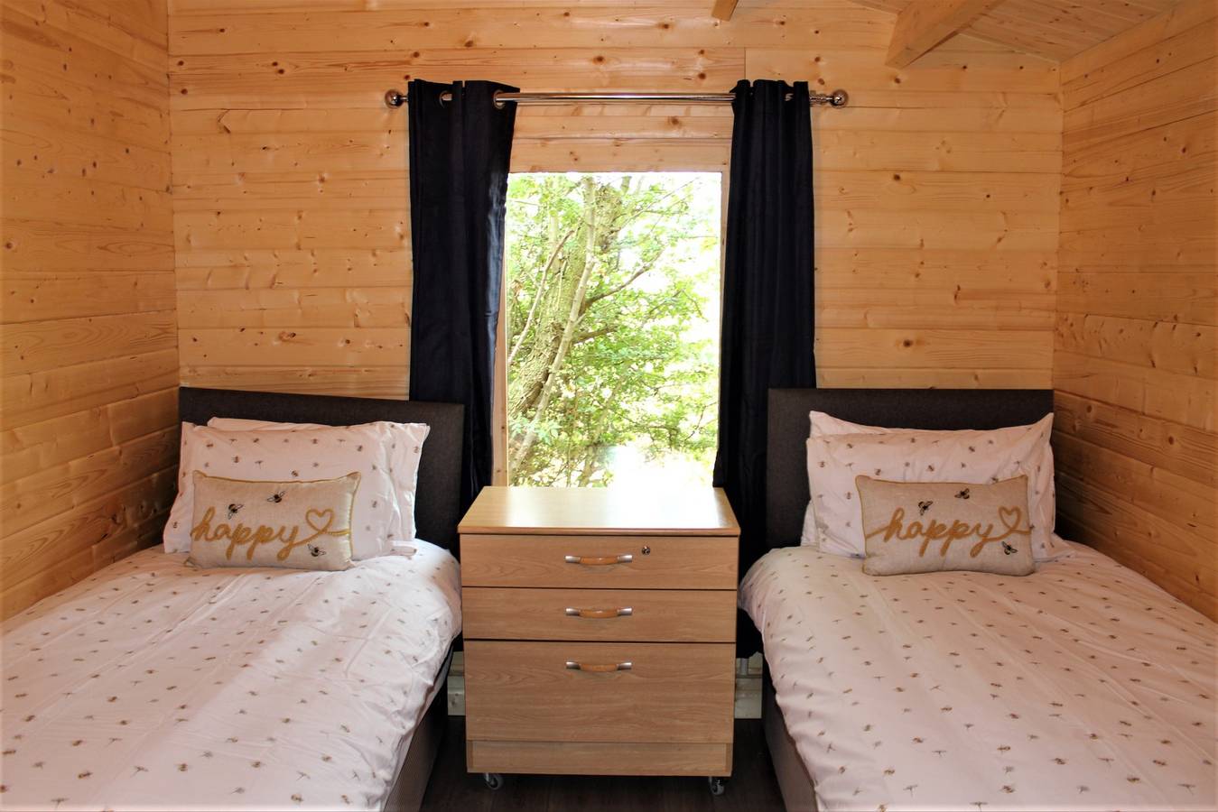 Stunning 5-Bed Cabin in Ashton Under Hill in Ashton under Hill, Worcestershire