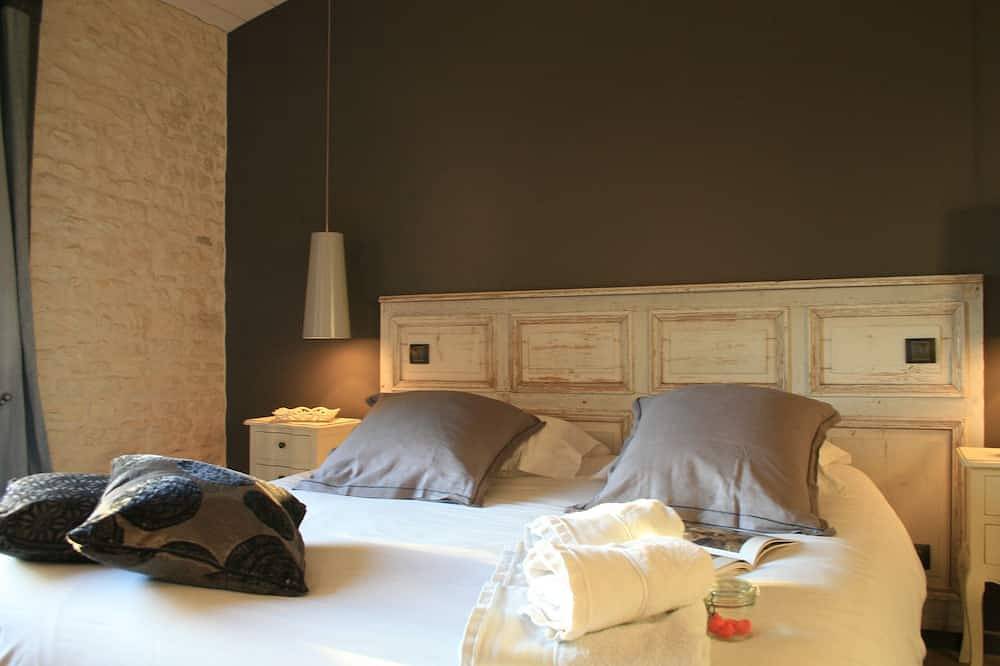 Demeure charme luxe 8km La Rochelle  ile de ré, piscine, sauna classée 5* in Marsilly, Région de La Rochelle