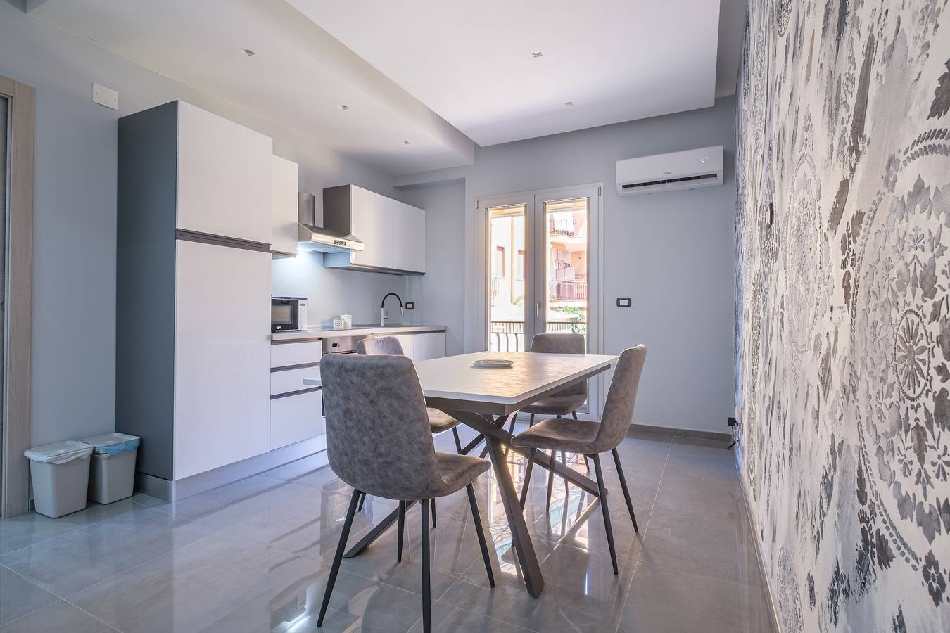 Entire apartment, Apartment "A Due Passi dal Mare" with Mountain View, Balcony & Wi-Fi in Chianchitta-Pallio, Giardini-Naxos