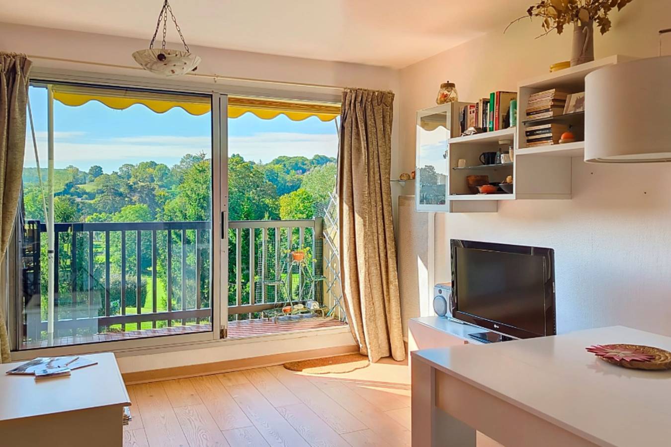 Apartamento entero, South-facing golf view apartment with balcony in Saint-Sauveur-de-la-Mer, Region de Lisieux