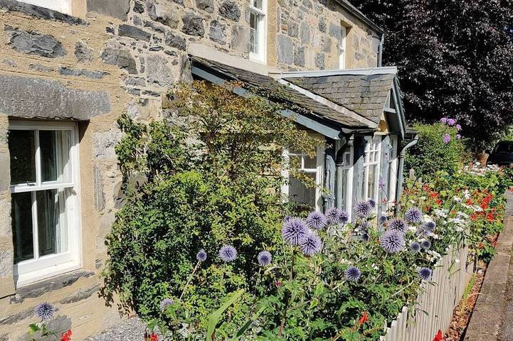 Vacation rental for 8 people, with yard in Scotland