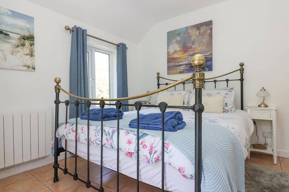 Longships, country holiday cottage, with a garden in Porthcurno in Porthcurno, Cornwall
