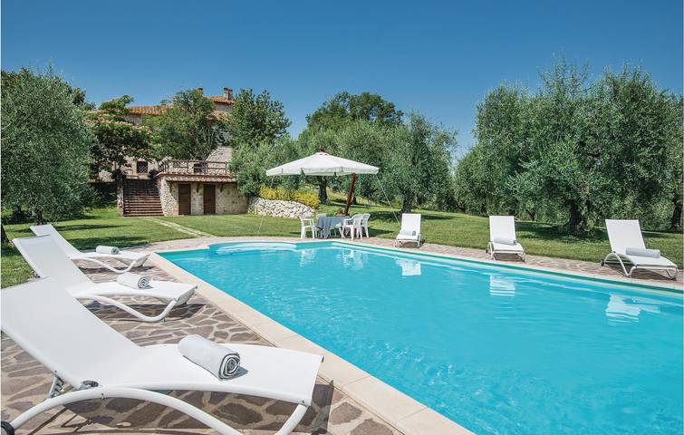 200 sq.ft. apt w/ parking, fire pit, pool & garden, 1.5km to Avigliano Umbro in Avigliano Umbro, Provincia de Terni