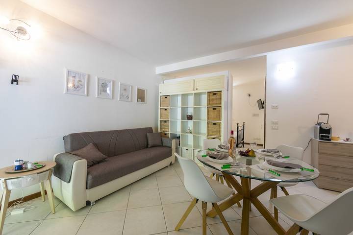 Appartamento intero, Niko's House Salò near Lake & beach in Salò, Prealpi Gardesane