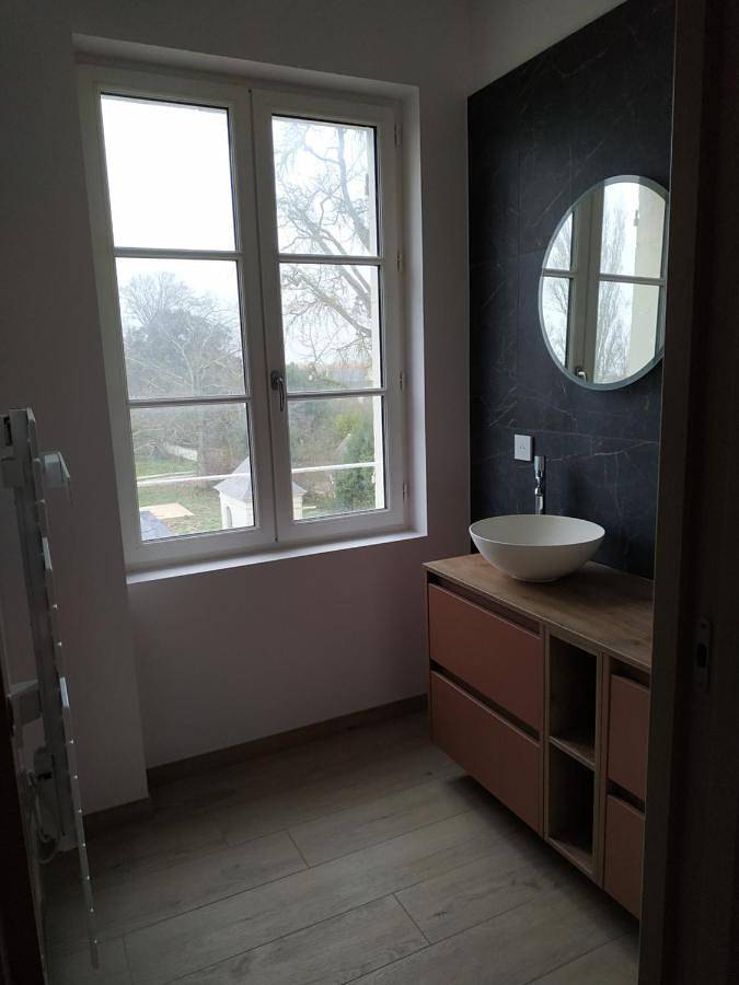 Maison d’hôte pour 2 personnes, avec jardin et piscine ainsi que vue sur le lac et vue dans Loire-Authion - 2